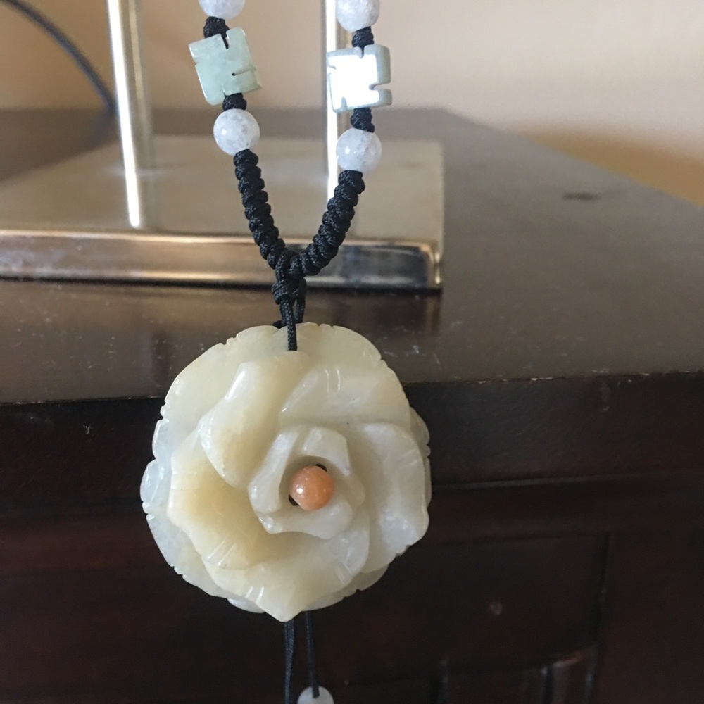 JADE FLOWER NECKLACE ADJUSTABLE